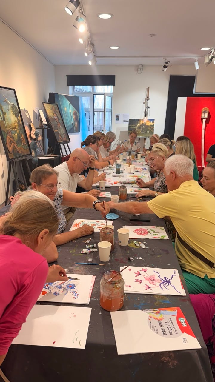 A tu kolejna porcja zdjęć z naszych warsztatów malarskich!  Działanie jest finan...
