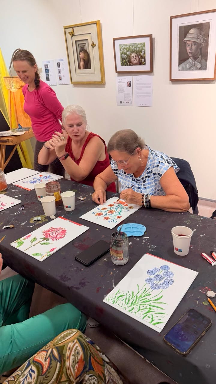 A tu kolejna porcja zdjęć z naszych warsztatów malarskich!  Działanie jest finan...