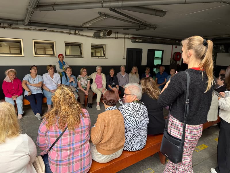 Dzień rozpoczynamy od aktywności z portugalskimi seniorami!   Działanie jest fin...