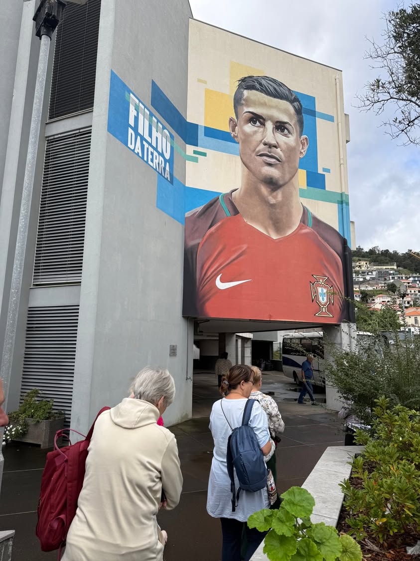 Dzień rozpoczynamy od aktywności z portugalskimi seniorami!   Działanie jest fin...