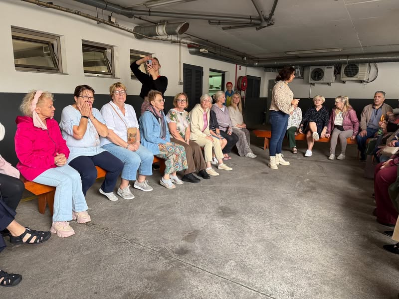 Dzień rozpoczynamy od aktywności z portugalskimi seniorami!   Działanie jest fin...