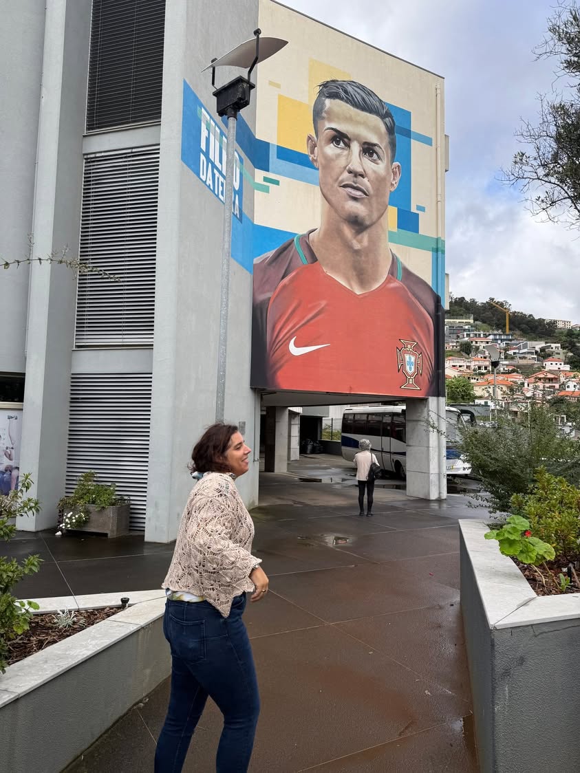 Dzień rozpoczynamy od aktywności z portugalskimi seniorami!   Działanie jest fin...