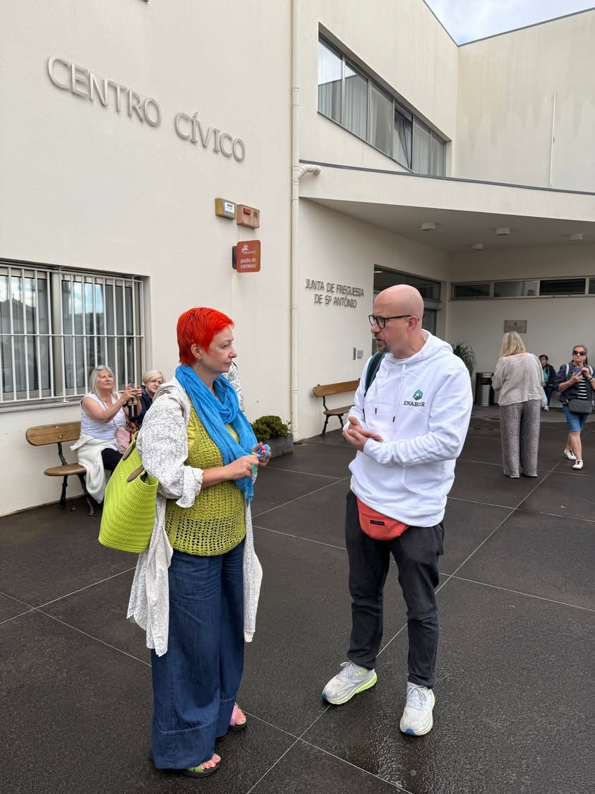 Dzień rozpoczynamy od aktywności z portugalskimi seniorami!   Działanie jest fin...