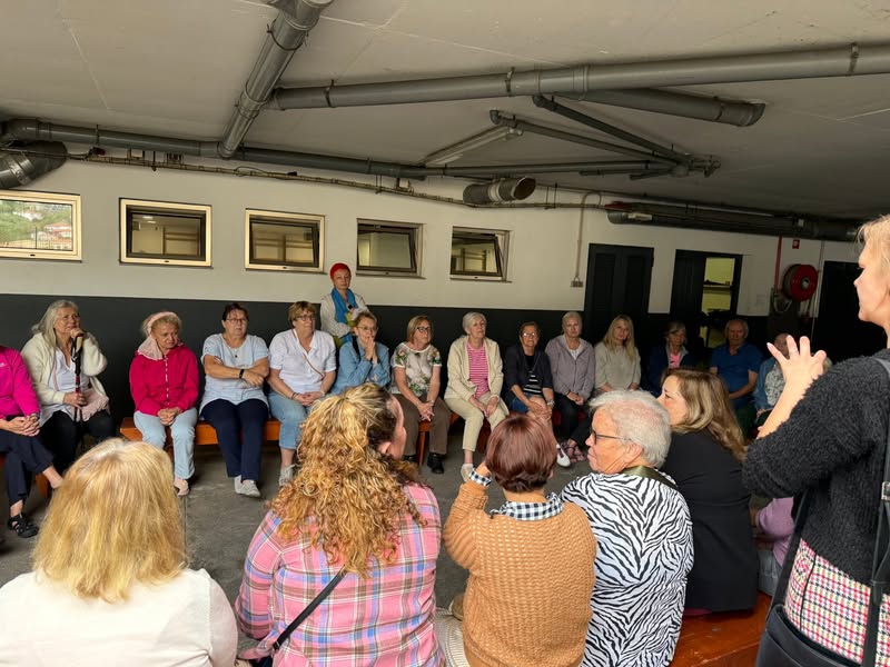 Dzień rozpoczynamy od aktywności z portugalskimi seniorami!   Działanie jest fin...