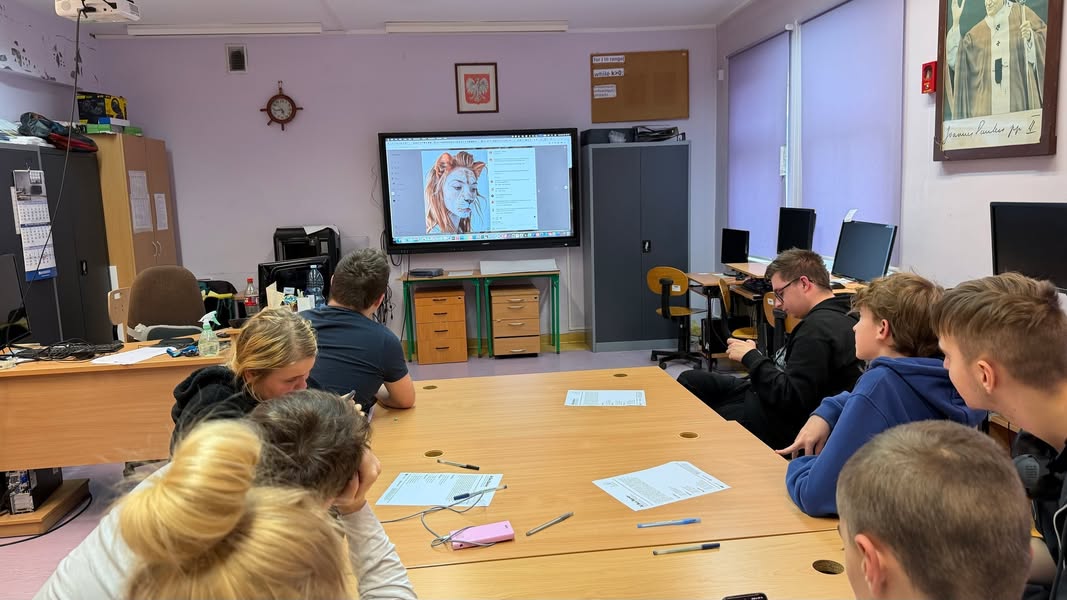 Podczas, gdy seniorzy edukują się w słonecznej Portugalii nasz zespół nieprzerwa...