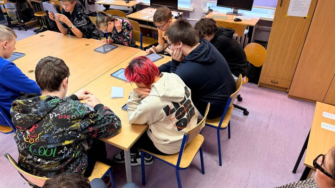 Podczas, gdy seniorzy edukują się w słonecznej Portugalii nasz zespół nieprzerwa...