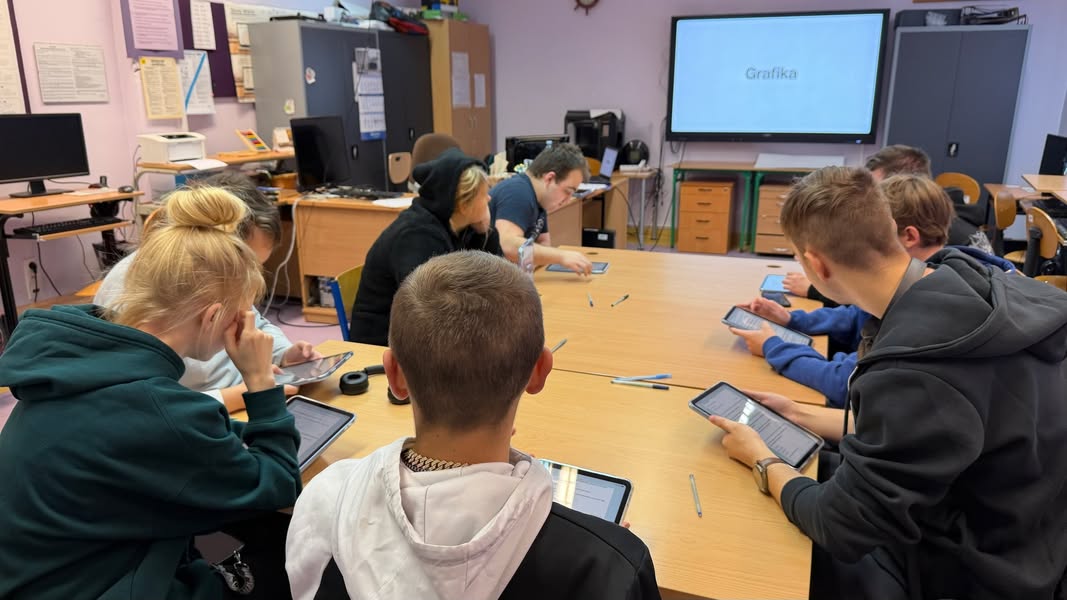 Podczas, gdy seniorzy edukują się w słonecznej Portugalii nasz zespół nieprzerwa...