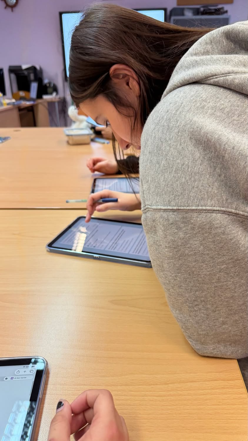 Podczas, gdy seniorzy edukują się w słonecznej Portugalii nasz zespół nieprzerwa...