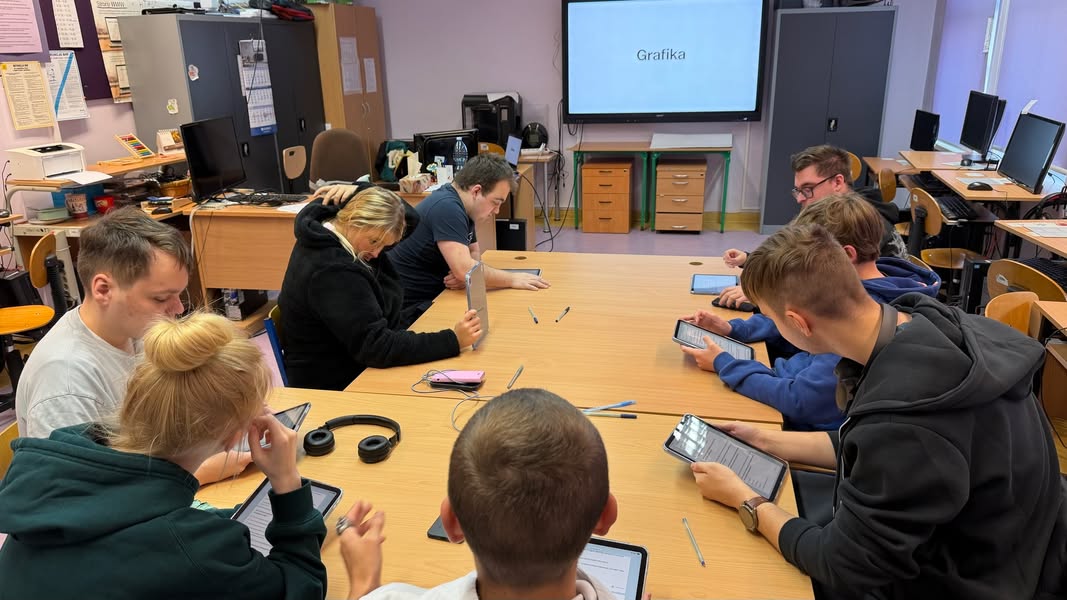 Podczas, gdy seniorzy edukują się w słonecznej Portugalii nasz zespół nieprzerwa...